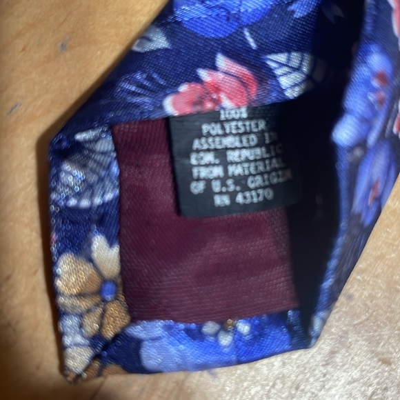 Editions by Van Heusen floral tie - Picture 3 of 5